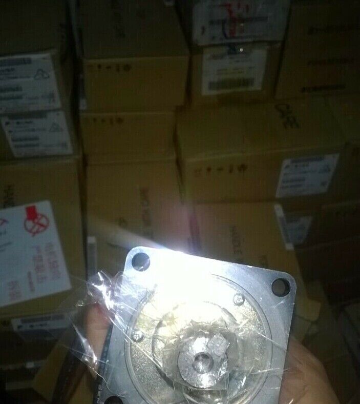 FUJI AC SERVO MOTOR GYS401DC2-T2C GYS401DC2T2C EXPEDITED SHIPPING