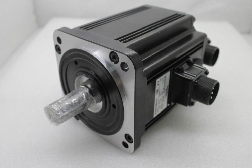 NEW&ORIGINAL Schneider SERVO MOTOR BCH1303N12F1C in box （Unopened）