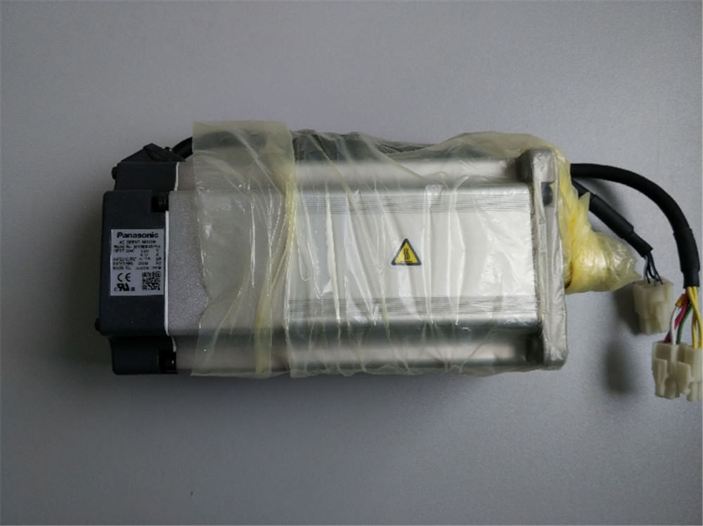 BRAND NEW PANASONIC servo motor MHMD082P1V In Box