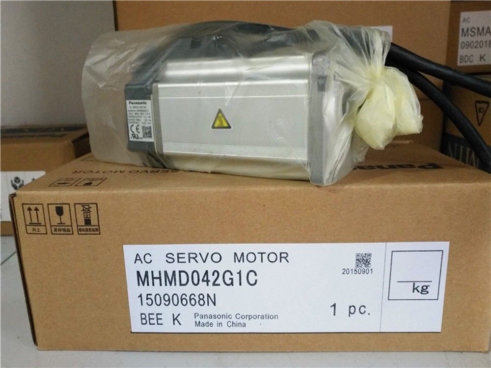 BRAND NEW Panasonic MHMD042G1C AC Servo Motor in box