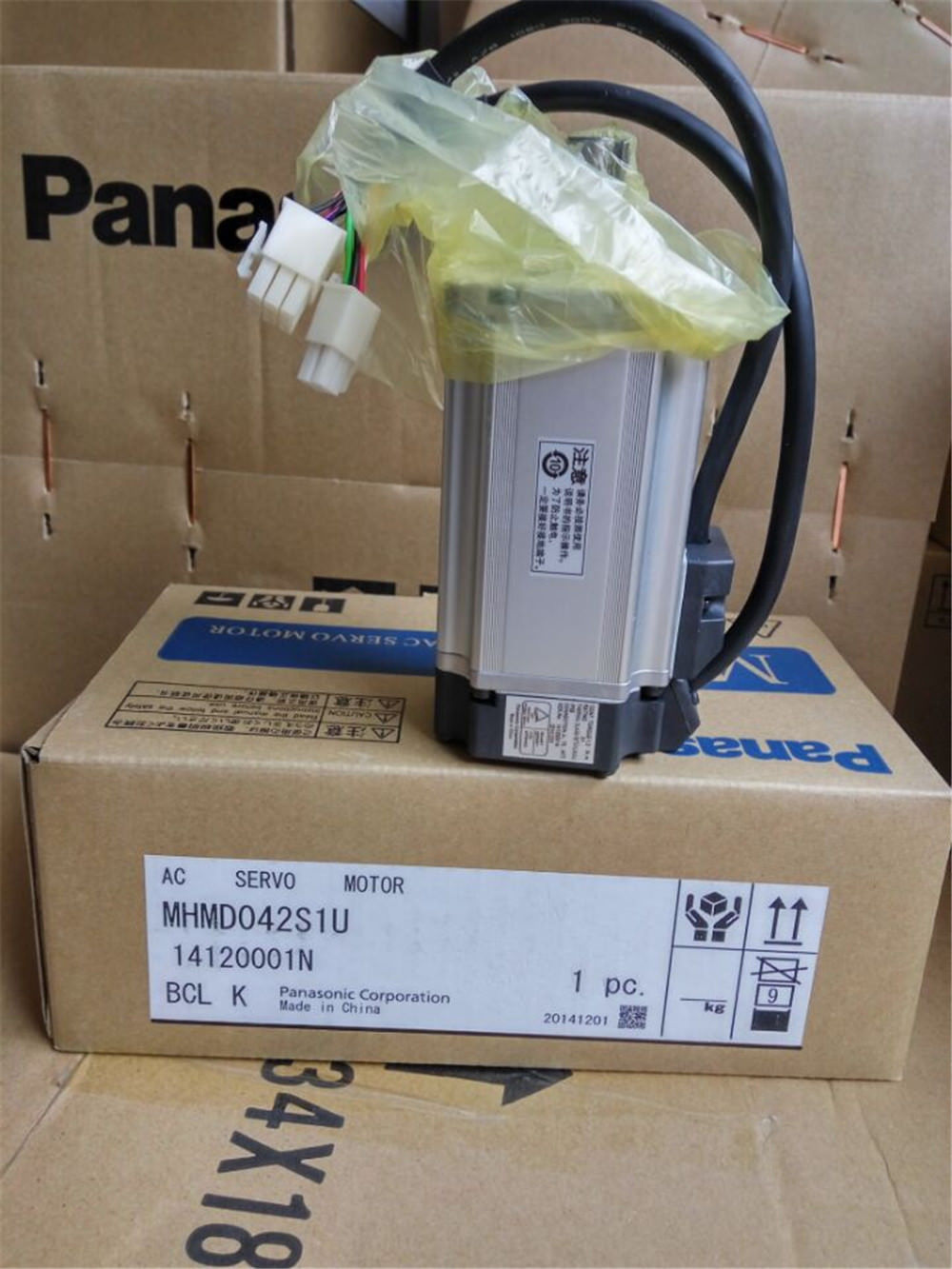 Brand NEW PANASONIC servo motor MHMD042S1U in box