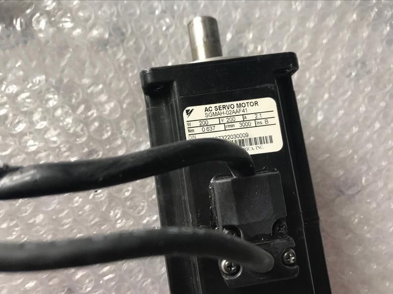 80% NEW Yaskawa SGMAH-02AAF41 Servo-Motor 200W 3000 rpm IN BOX
