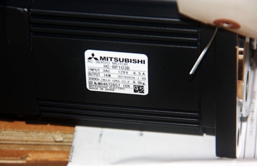 NEW Mitsubishi SERVO MOTOR HC-RP103B in box HCRP103B